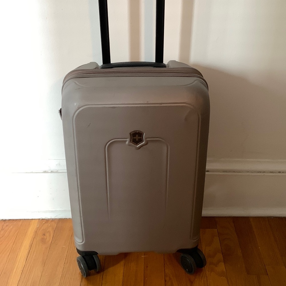 COPY - Victorinox Swiss Army Connex Carry-On Suitcase in Grey